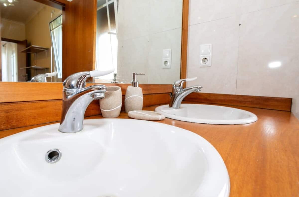 Salle de bains lumineuse de Park House