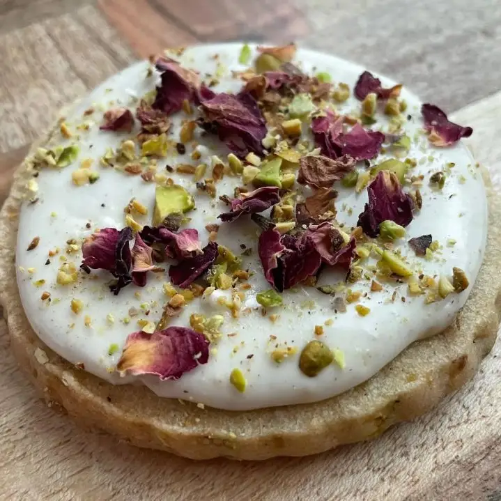 Rose Cardamom & Pistachio Shortbread Cookies - Image 4