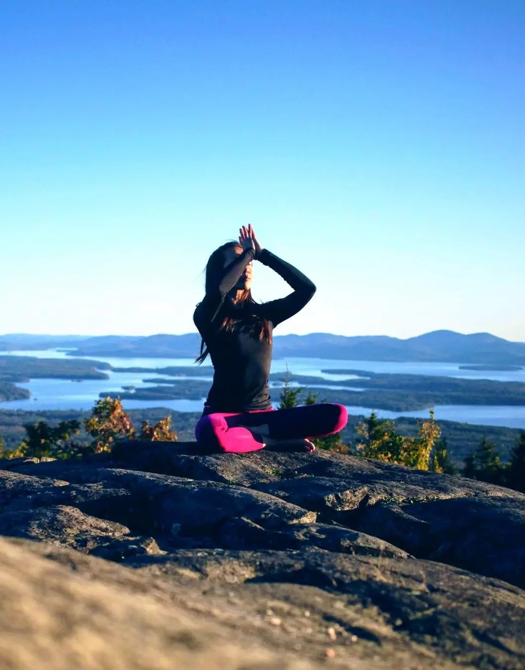 Una práctica de yoga tranquila en Kintsugi Wellness