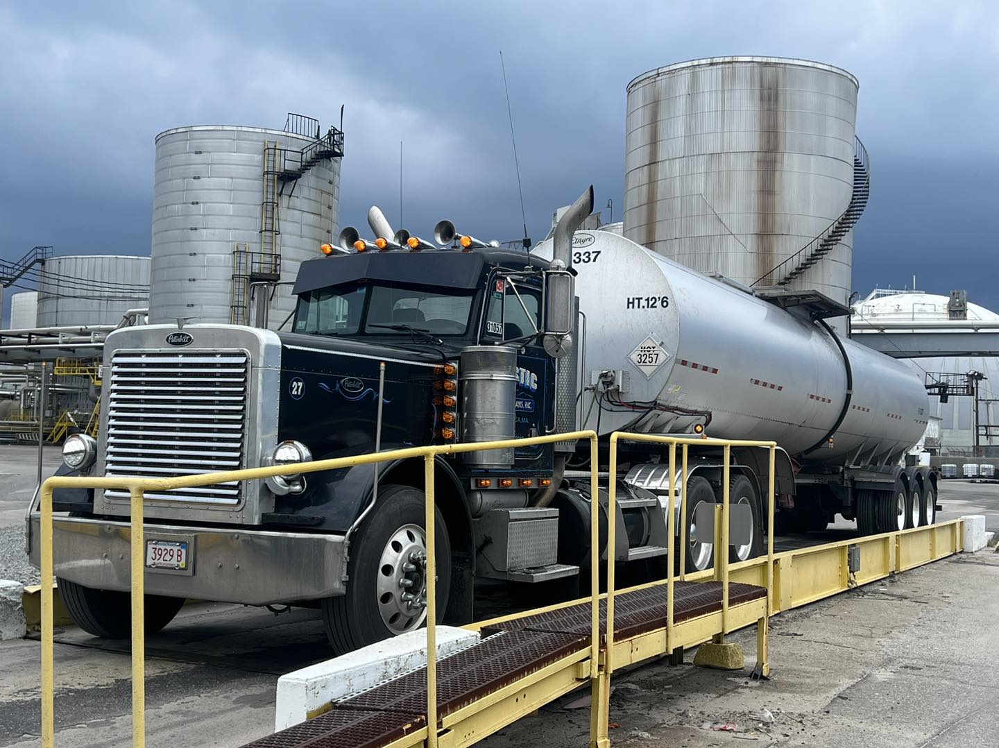 Liquid Asphalt Tanker #17 - Specialized insulated tanker for liquid asphalt transportation