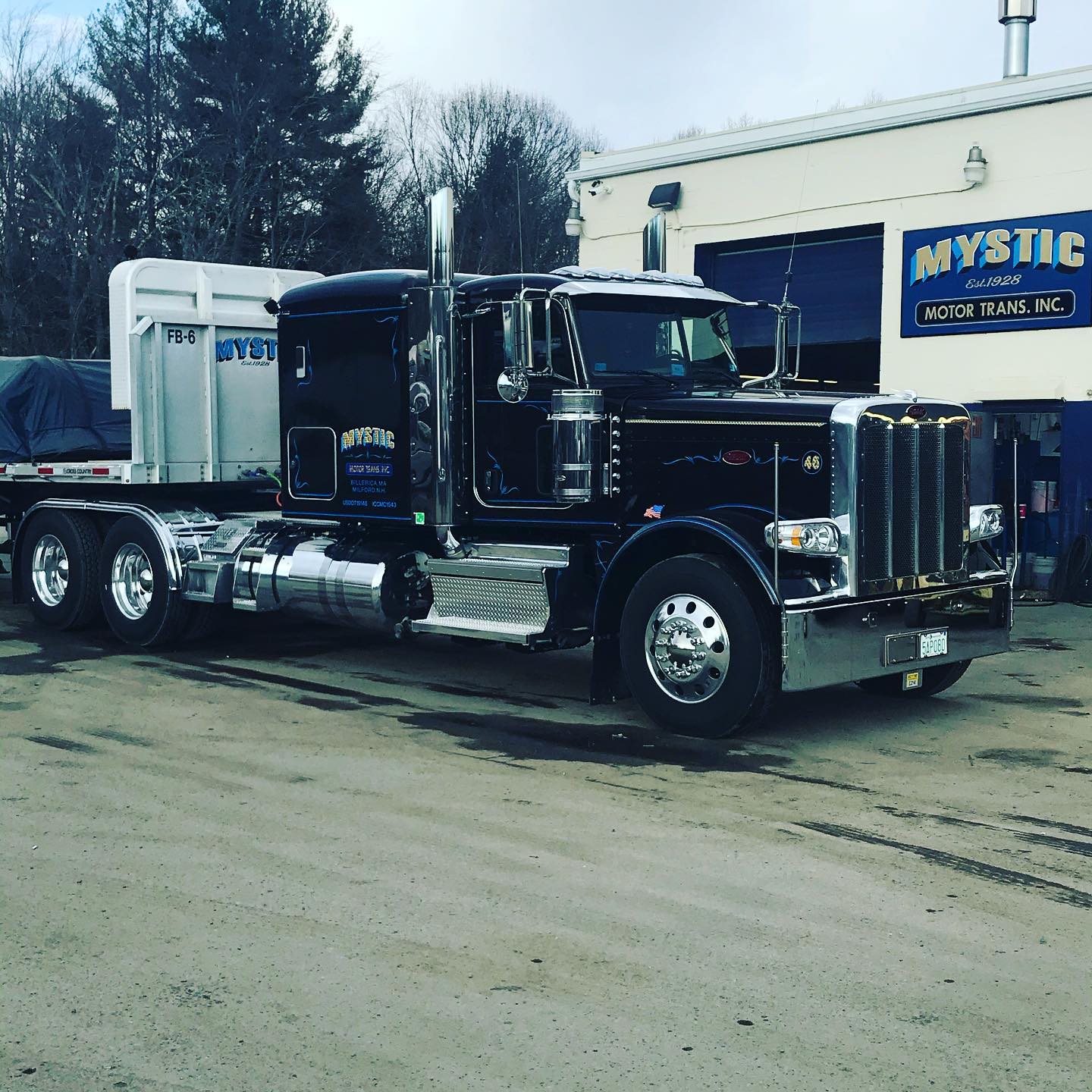 Mystic Motor Trans Black Peterbilt Flatbed Truck